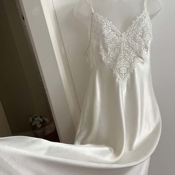 Marks & Spencer Beautiful Satiny Nightgown - Small 34 - Picture 2 of 11